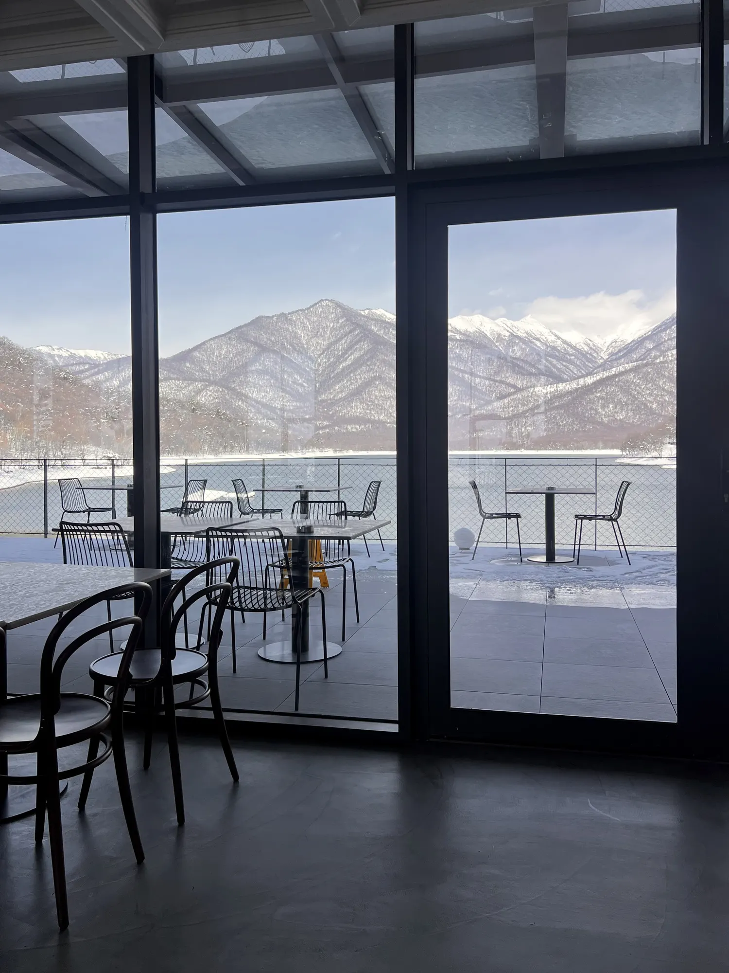 The terrace door and the mountains